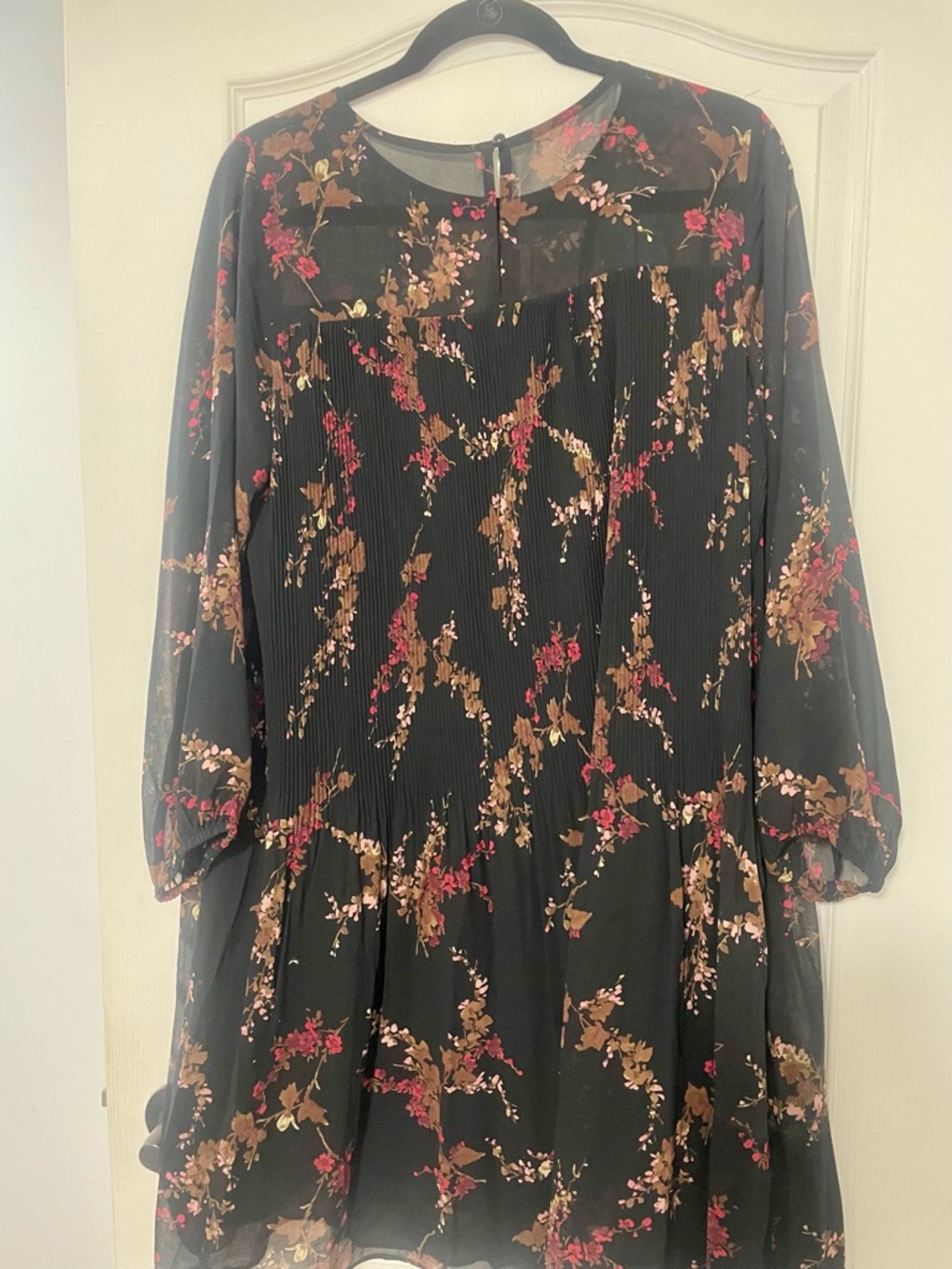 Laura - Floral Black Long-Sleeve Pleated Mini Dress Size Medium